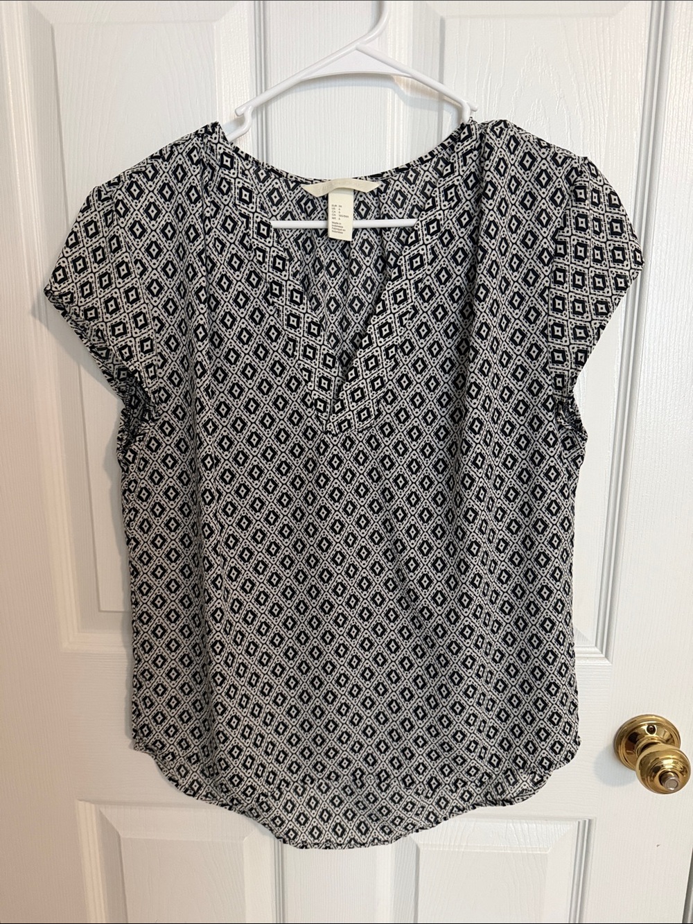 H&M Black and White Diamond Print Cap Sleeve Blouse